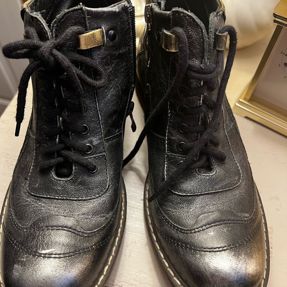 V Italia black and metallic leather boots sz 40EU 9 US